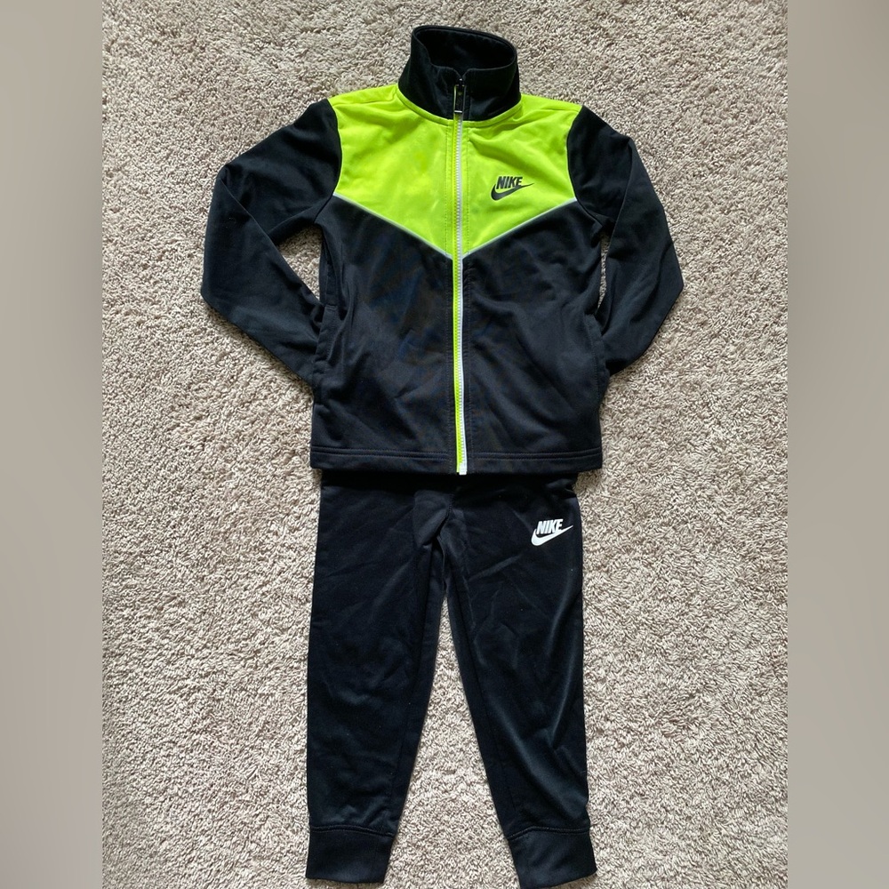 Nike Athletic Matching Suit Set, size 4 (xs)
